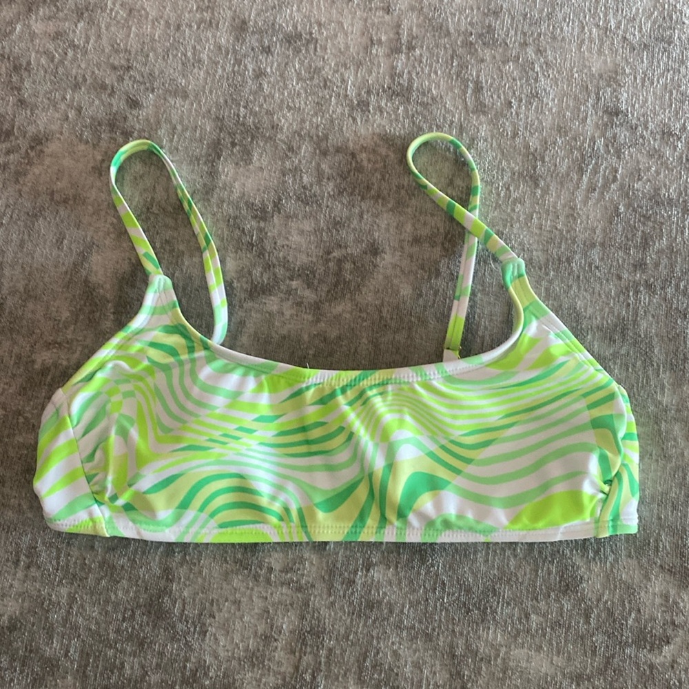 Xhilaration size Medium green & white bikini top. {1078}